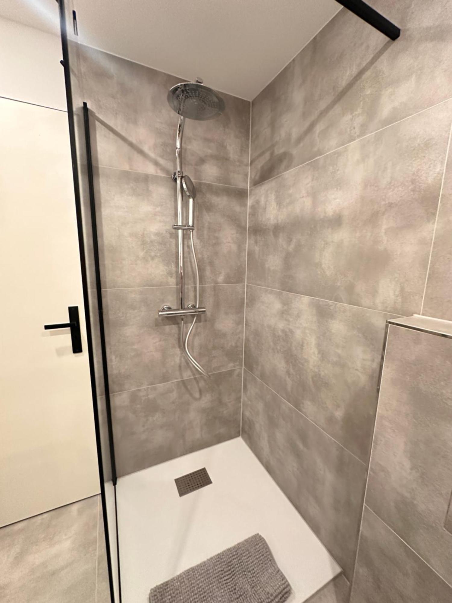 Langenhagen - Mit Balkon, Ebk Und Parkplatz Appartement Hannover