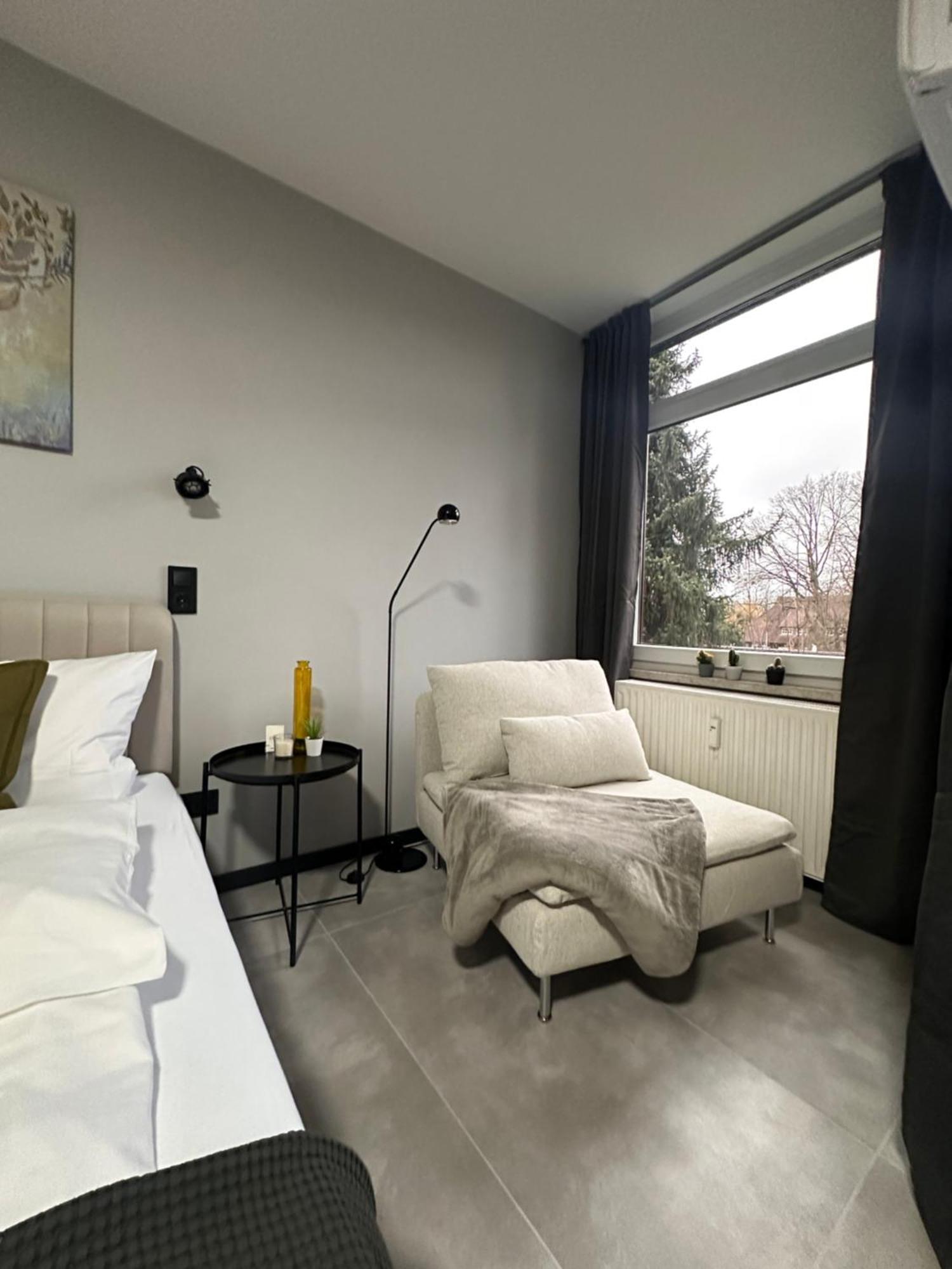 Langenhagen - Mit Balkon, Ebk Und Parkplatz