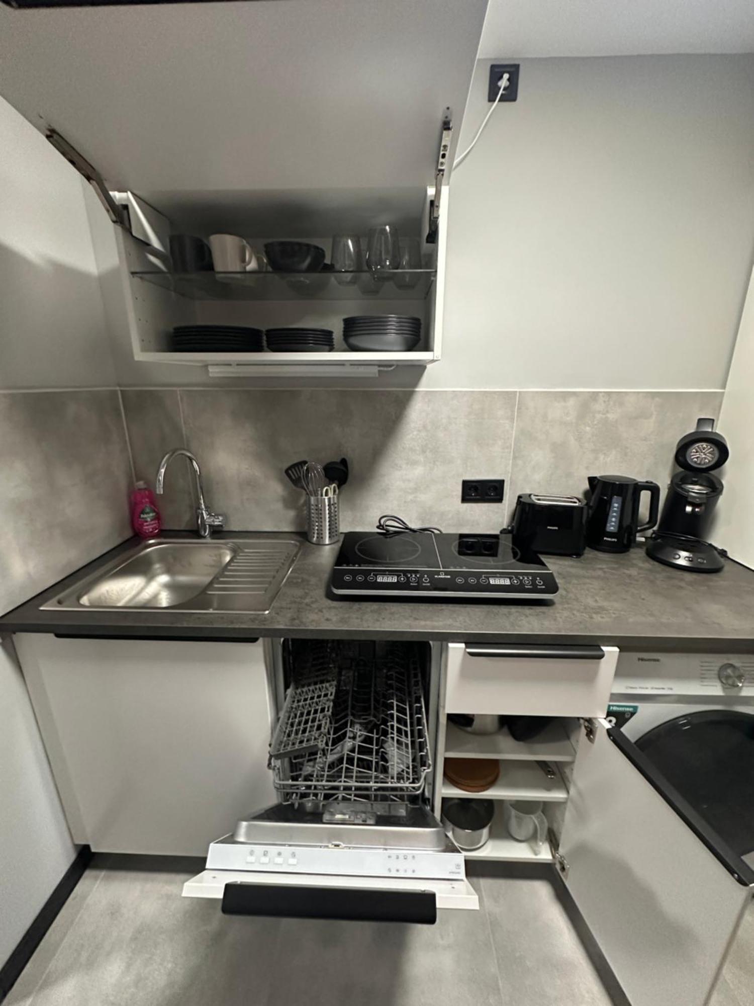 Apartment Langenhagen - Mit Balkon, Ebk Und Parkplatz *